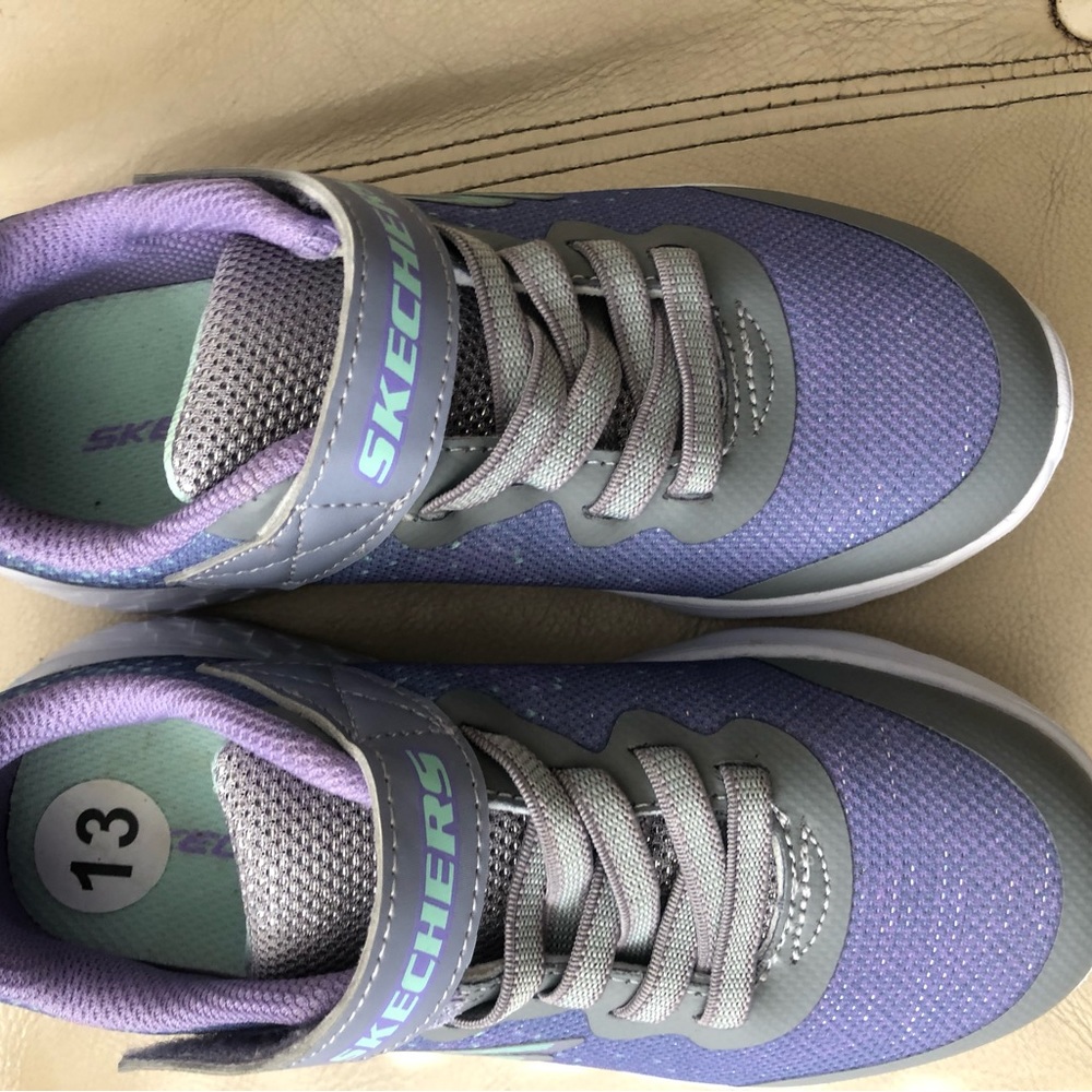 Girls sneakers